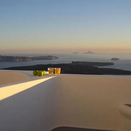 Irida Santorini فندق 3*