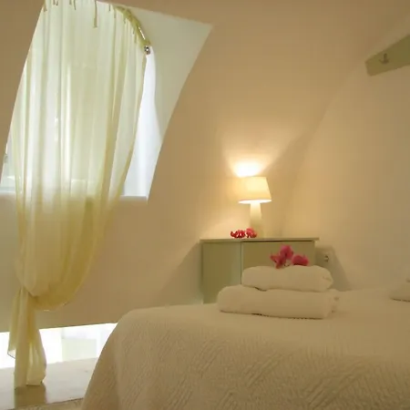 Irida Santorini