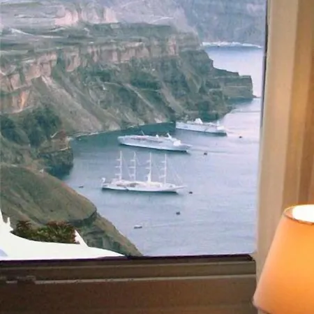 Irida Santorini 호텔 이메로비글리