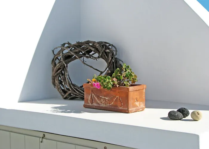 Hotel Irida Santorini 3*